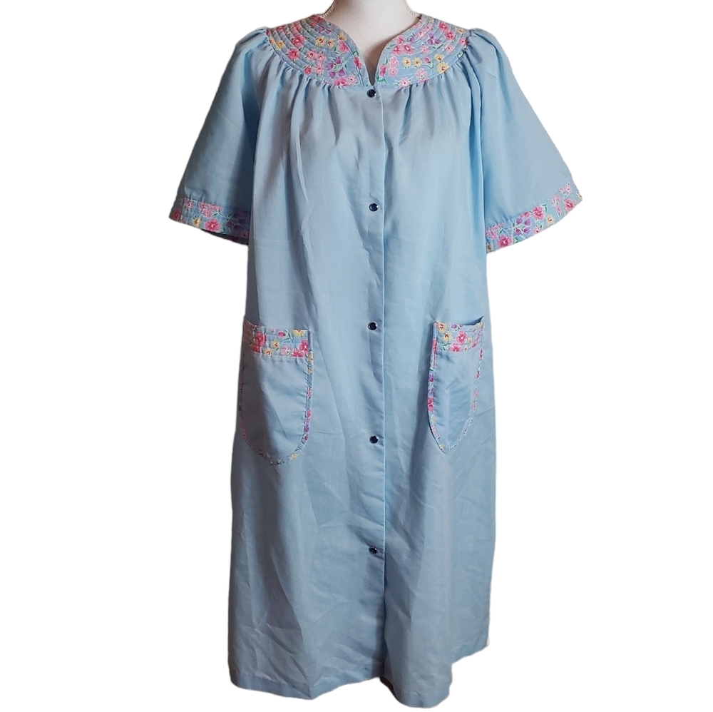 Vintage Vandemere Blue Quilted Floral Nightgown Size L ? Snap Button Grannycore